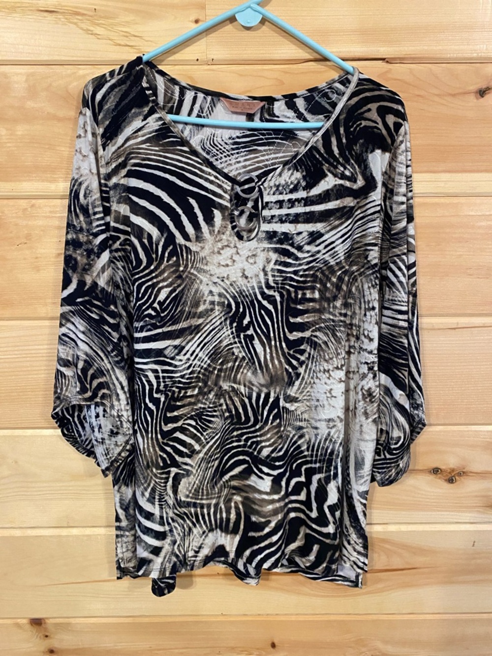 $15-1x-Amana Black White and Beige Animal Print V-Neck Top
